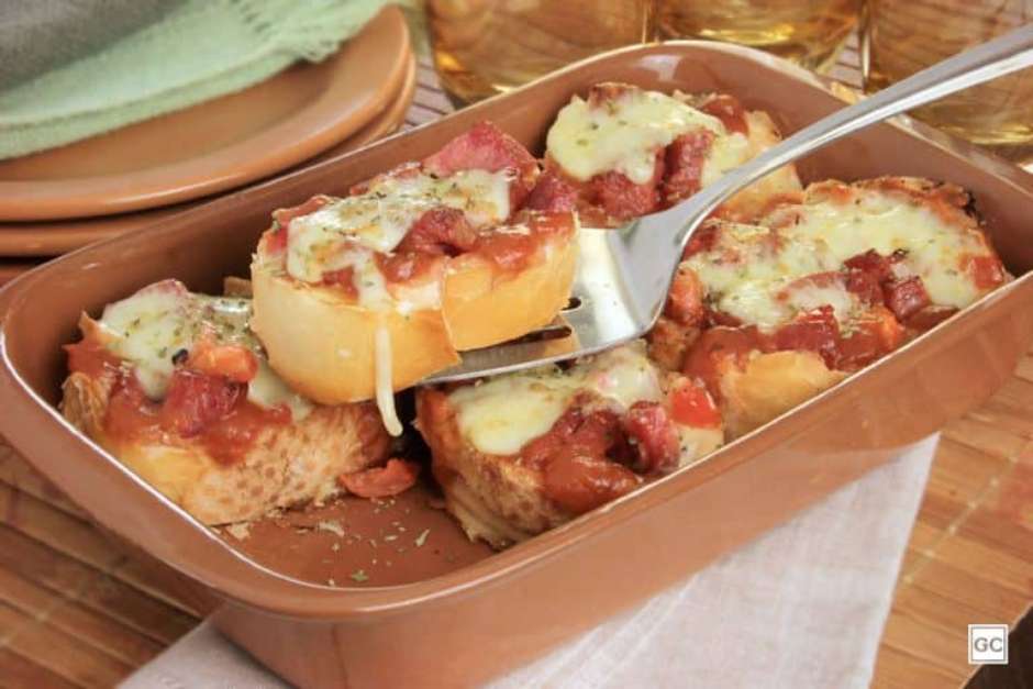 Torta-bruschetta para um jantar improvisado