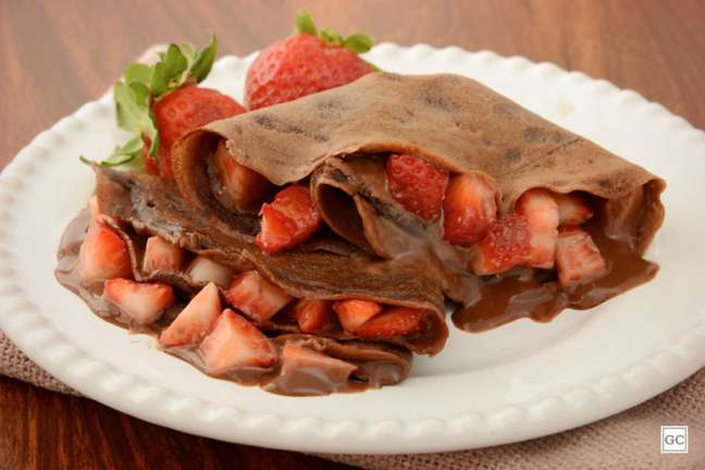 Panqueca de chocolate com morango