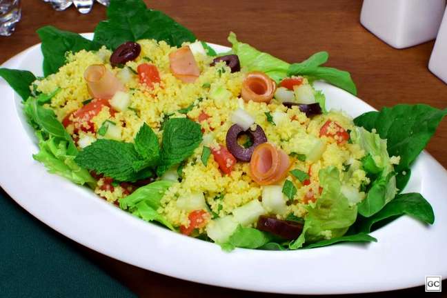 Salada com cuscuz marroquino