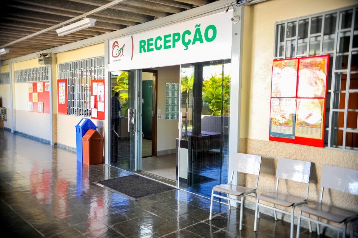 Centros Interescolares de línguas abrem inscrições para a comunidade