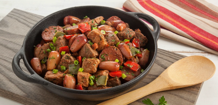 Carne com Mandioca e Pinhão