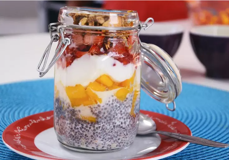 Overnight oats fácil e nutritiva para o café da manhã