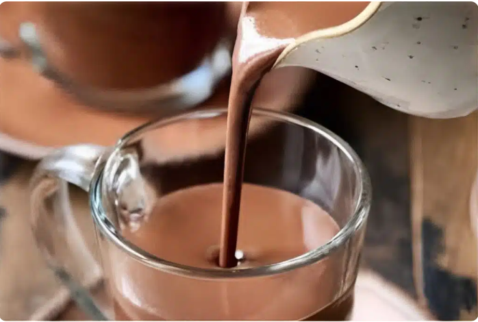 Chocolate quente cremoso com um toque de café