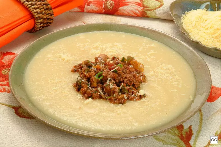 Sopa de Fubá com Carne Moída