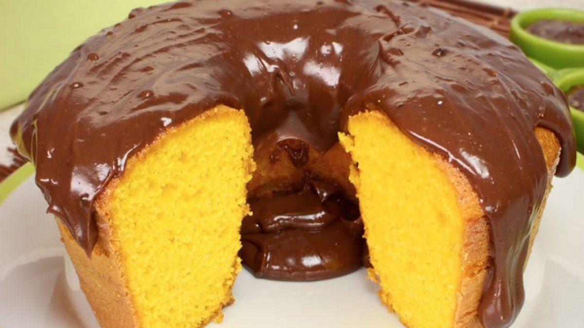 Bolo de Cenoura com Cobertura de Chocolate