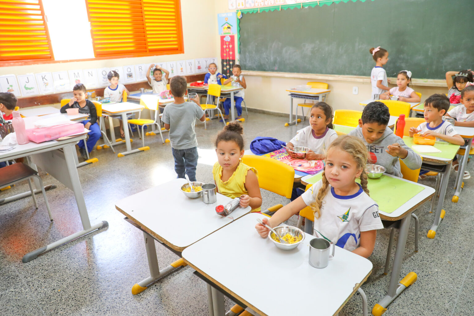 Merenda escolar garante mais que alimentação saudável para crianças do DF