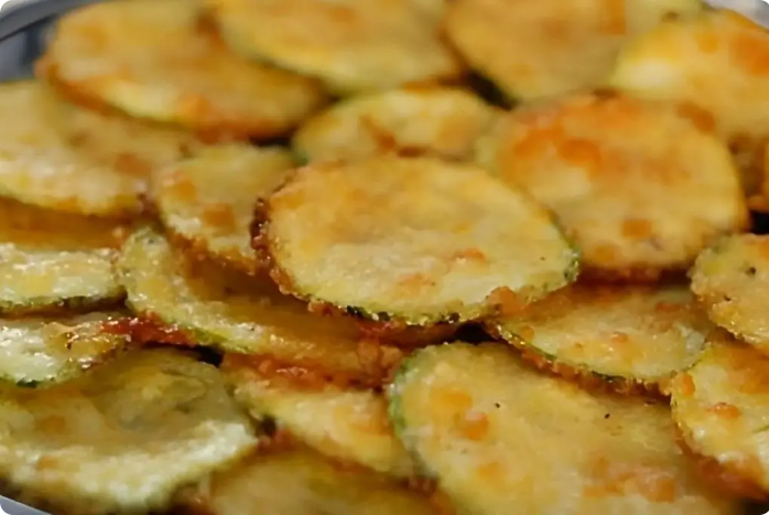 Chips de abobrinha com queijo parmesão