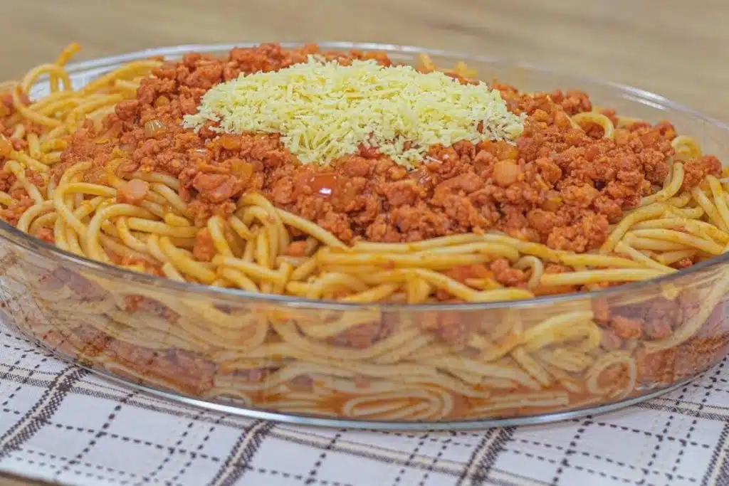 Macarronada ao molho toscana que deixa seu almoço muito mais saboroso