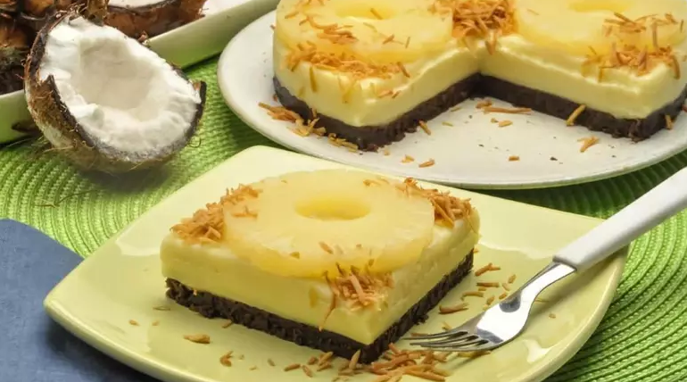 Torta Gelada de Abacaxi com Coco