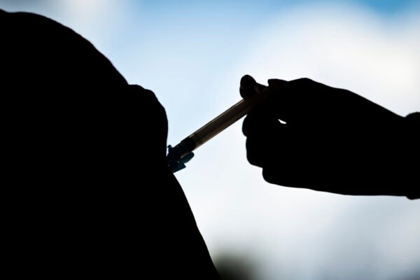 Vacina HPV para jovens de 15 a 19 anos será aplicada até dezembro