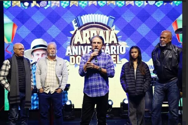 Festa de aniversário de Agaciel Maia lota clube da Assefe com Mais de 2.500 participantes