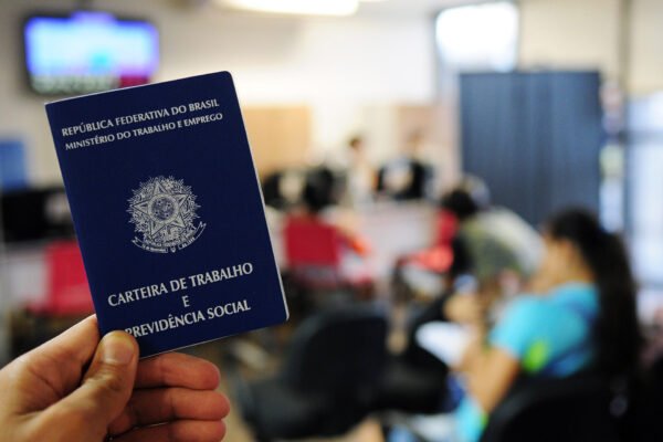 Agências do trabalhador fecham semana com 677 vagas de emprego disponíveis