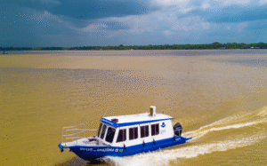 Sociedade Bíblica do Brasil lança embarcação que amplia acesso a comunidades ribeirinhas na Amazônia