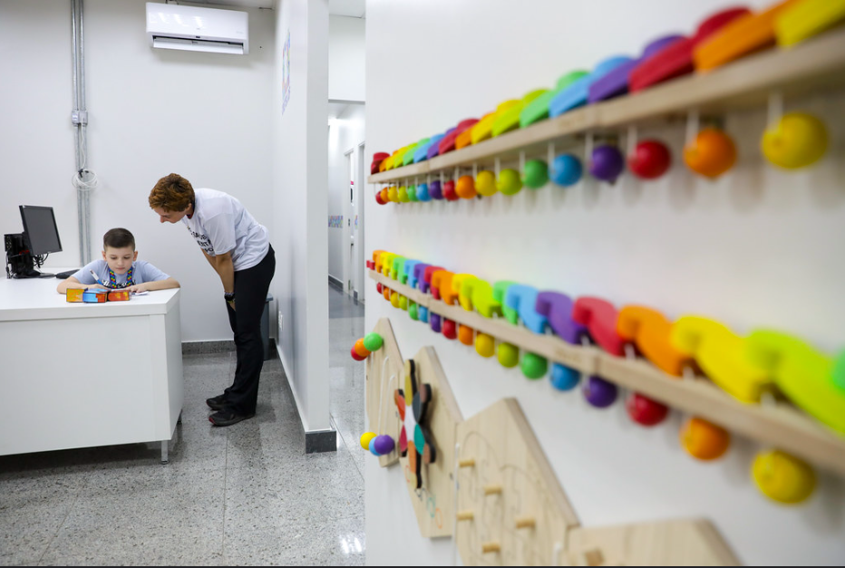 Novo centro especializado faz a diferença na vida de pessoas com TEA no DF