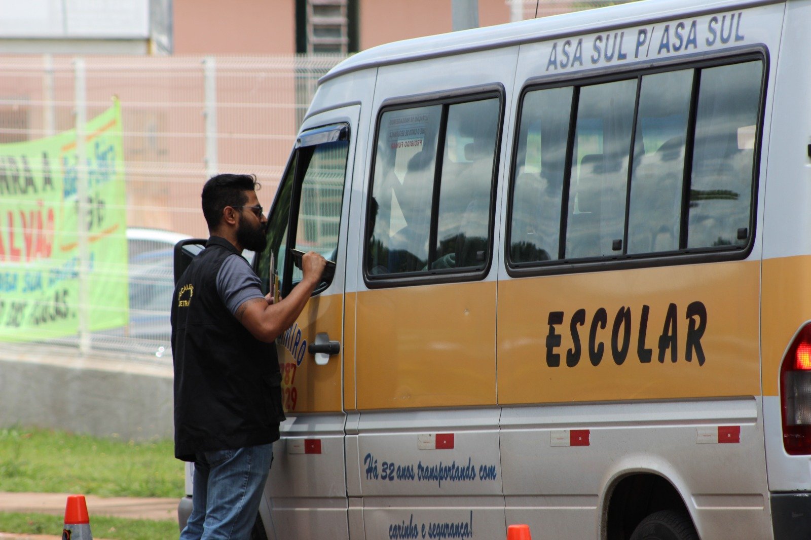 Campanha alerta para cuidados na hora de contratar transporte escolar no DF