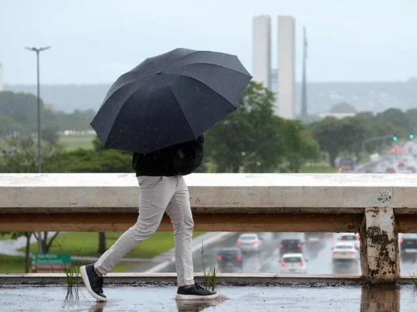 Clima: DF está sob aviso laranja para chuvas intensas, alerta&hellip;