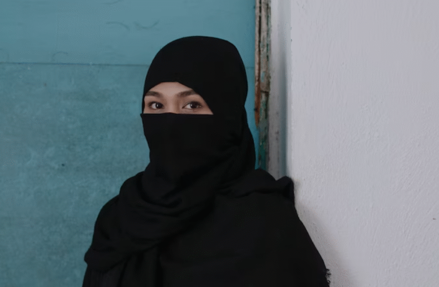 Nova lei no Afeganistão autoriza violência contra mulheres