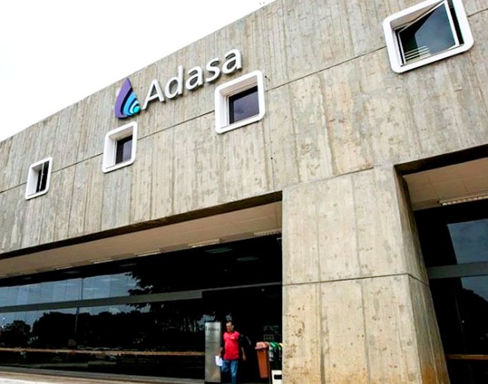 Adasa doa equipamentos de informática a escolas públicas do DF