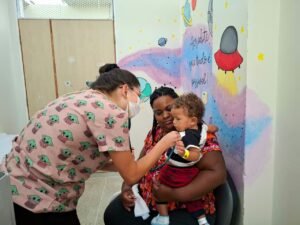 Capacitação prepara profissionais para período de doenças respiratórias em crianças no DF