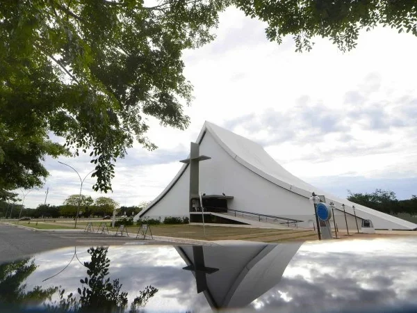 Semana começa com nebulosidade, mas sem alerta de chuvas intensas