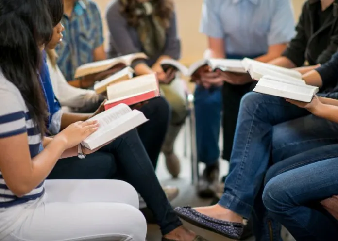 Cresce número de adolescentes sem religião no Brasil, revela pesquisa