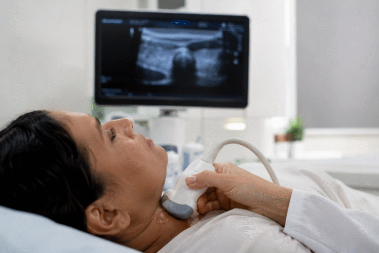 Alterações hormonais são sinal de alerta para doenças na tireoide