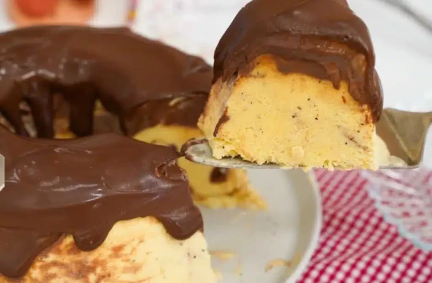 Pudim de Sorvete de Maracujá com Calda de Chocolate Cremosa