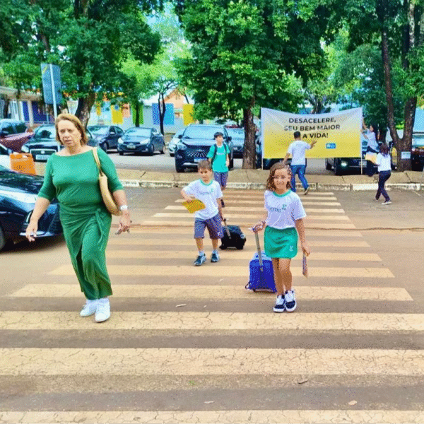 Retorno das aulas impacta trânsito próximo a escolas