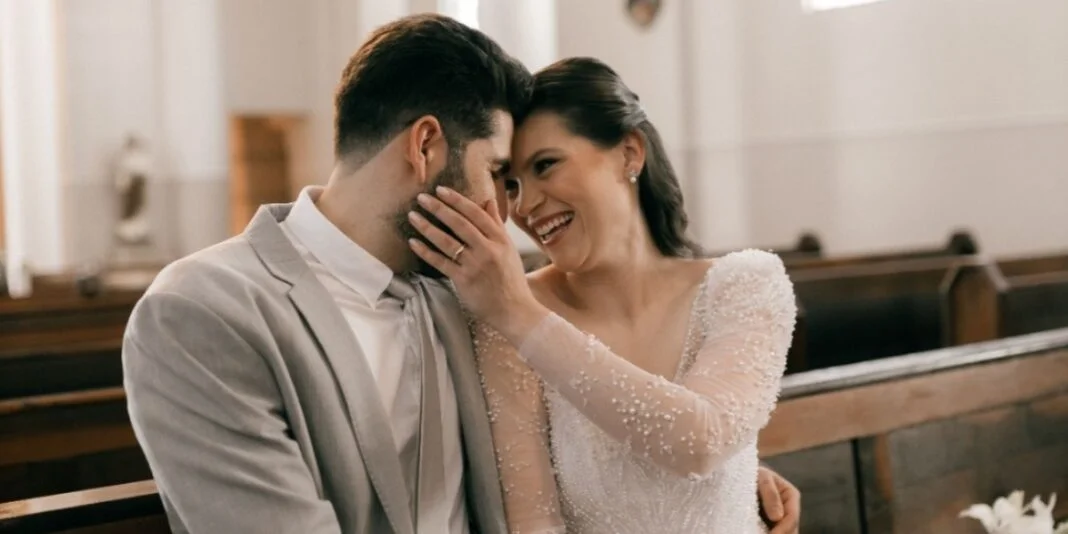 Estudo aponta que casais que frequentam a igreja são mais felizes